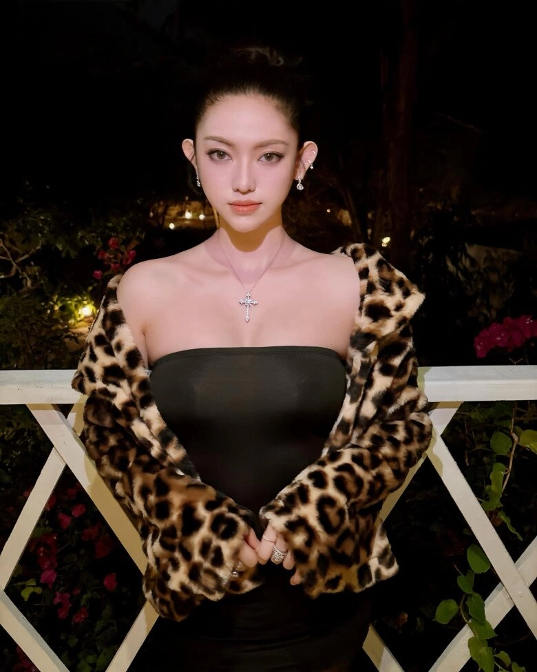 tình địch 1 thời của midu trùng tu toàn bộ nhan sắc gây sốc với mốt không thấy nội y trưng trổ vòng một căng tràn - 10