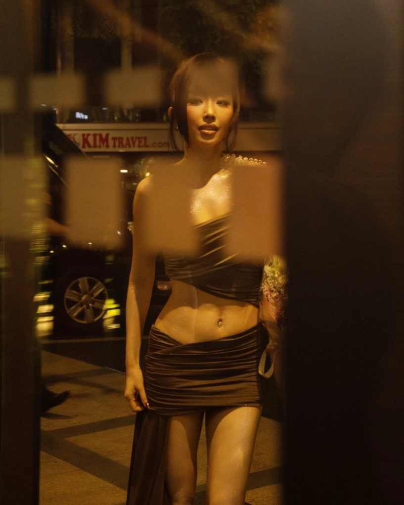 Tóc tiên khoe vai trần thon thả và vòng eo săn chắc nuột nà - 10