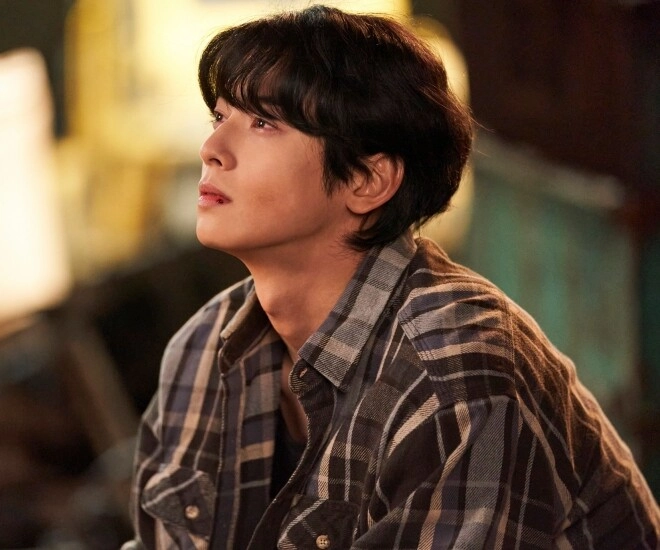 Tôi đi công tác nhưng vợ ở nhà lén che camera tôi âm thầm quay về rồi sửng sốt khi mở cửa ra - 1