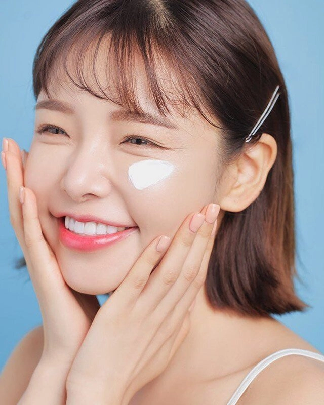 Trời sang thu da dễ bị khô bôi kem dưỡng ẩm hay kem chống nắng trước mới đúng làm sai một bước tiêu tùng làn da - 2