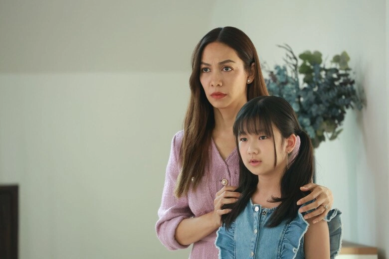 Trước khi lấy chồng mẹ kế hẹn tôi ra quán cafe nói chuyện riêng thấy người thứ 3 bước vào tôi bật khóc - 2