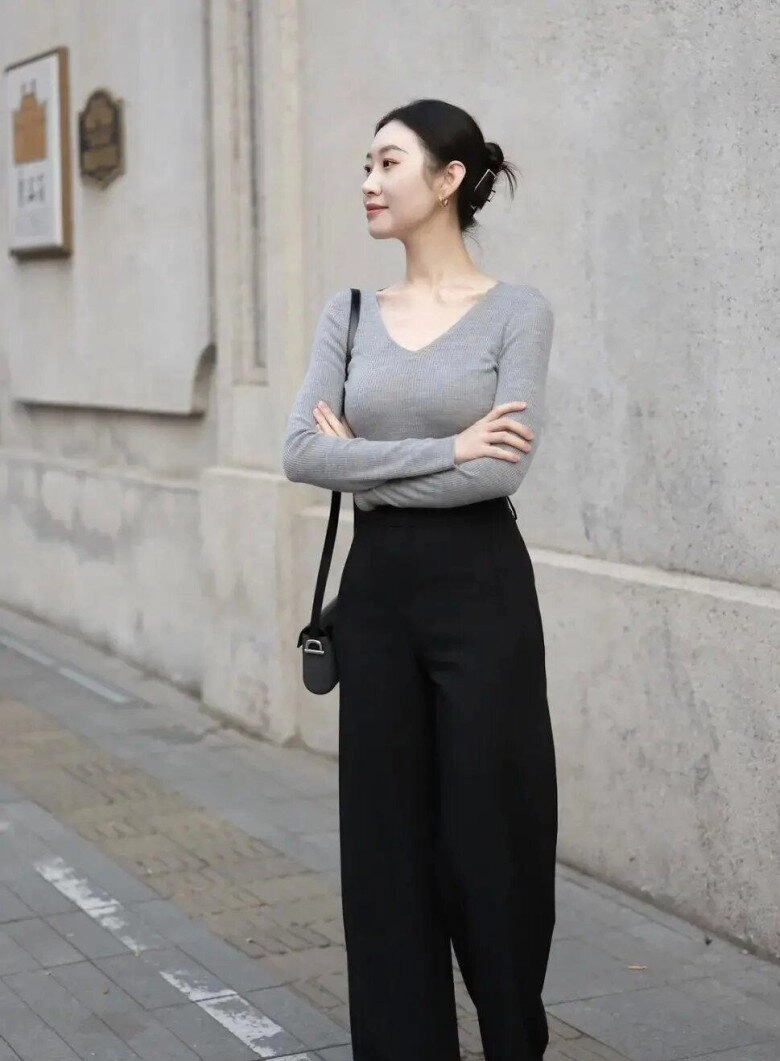 Từ ngày biết 5 công thức mặc đồ màu đen đẹp mùa thu đông này tôi diện lên không còn già chát như xưa - 3