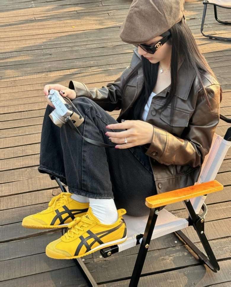 Từ ngày biết 5 công thức mặc đồ màu đen đẹp mùa thu đông này tôi diện lên không còn già chát như xưa - 8