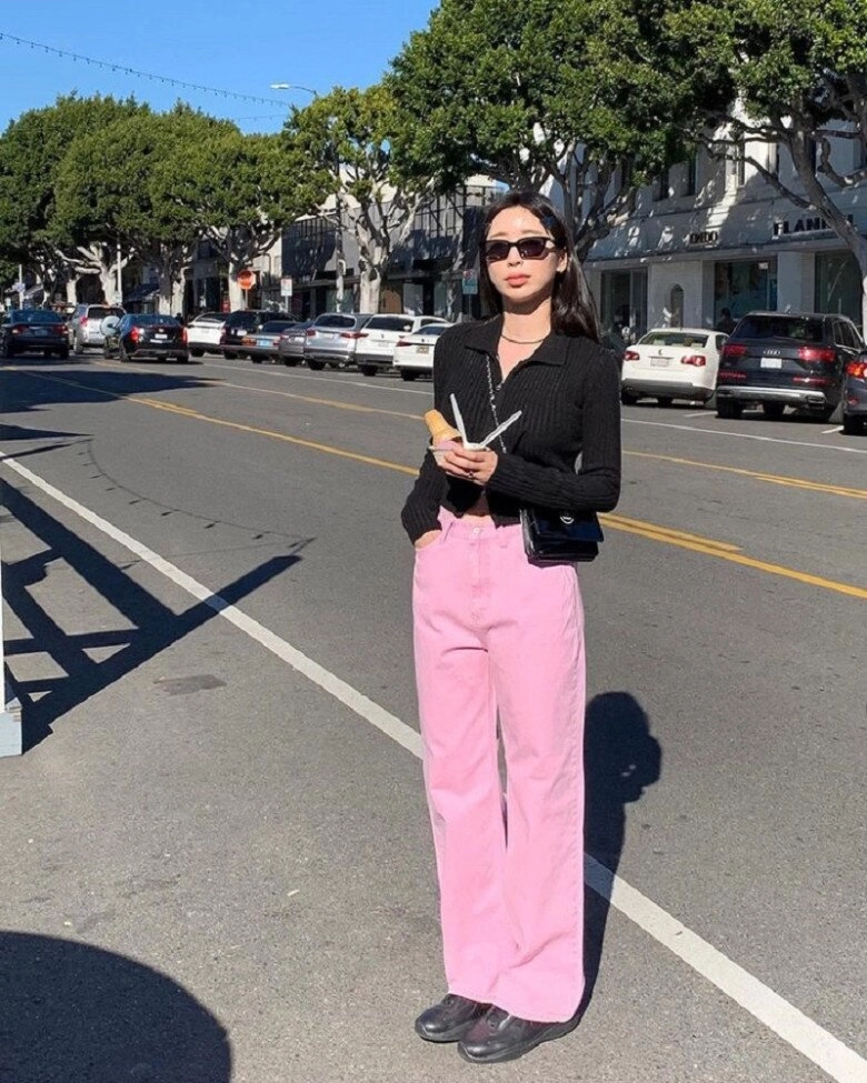 Từ ngày biết 5 công thức mặc đồ màu đen đẹp mùa thu đông này tôi diện lên không còn già chát như xưa - 10