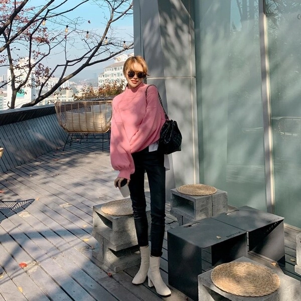 Từ ngày biết 5 công thức mặc đồ màu đen đẹp mùa thu đông này tôi diện lên không còn già chát như xưa - 11