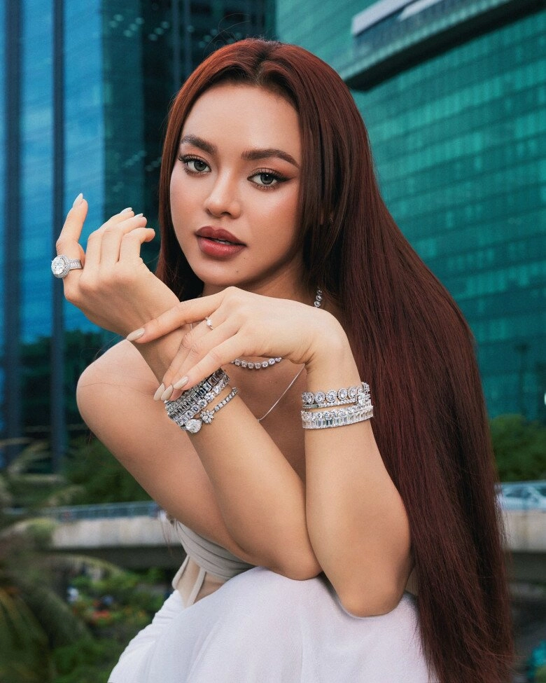 Từng dính thị phi bị chê xấu nhất vbiz cô gái sở hữu vòng hông 100cm gây bàn tán khi đại diện việt nam thi miss charm - 16