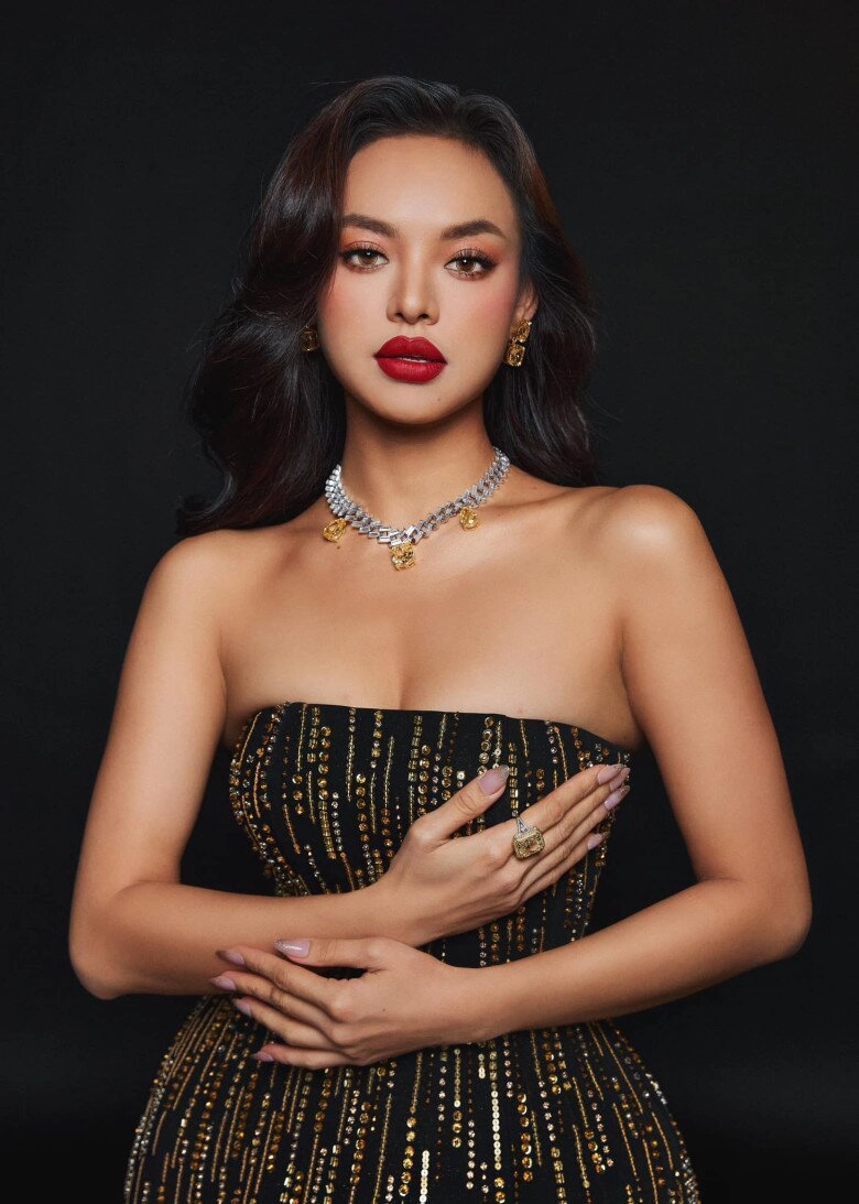 Từng dính thị phi bị chê xấu nhất vbiz cô gái sở hữu vòng hông 100cm gây bàn tán khi đại diện việt nam thi miss charm - 17