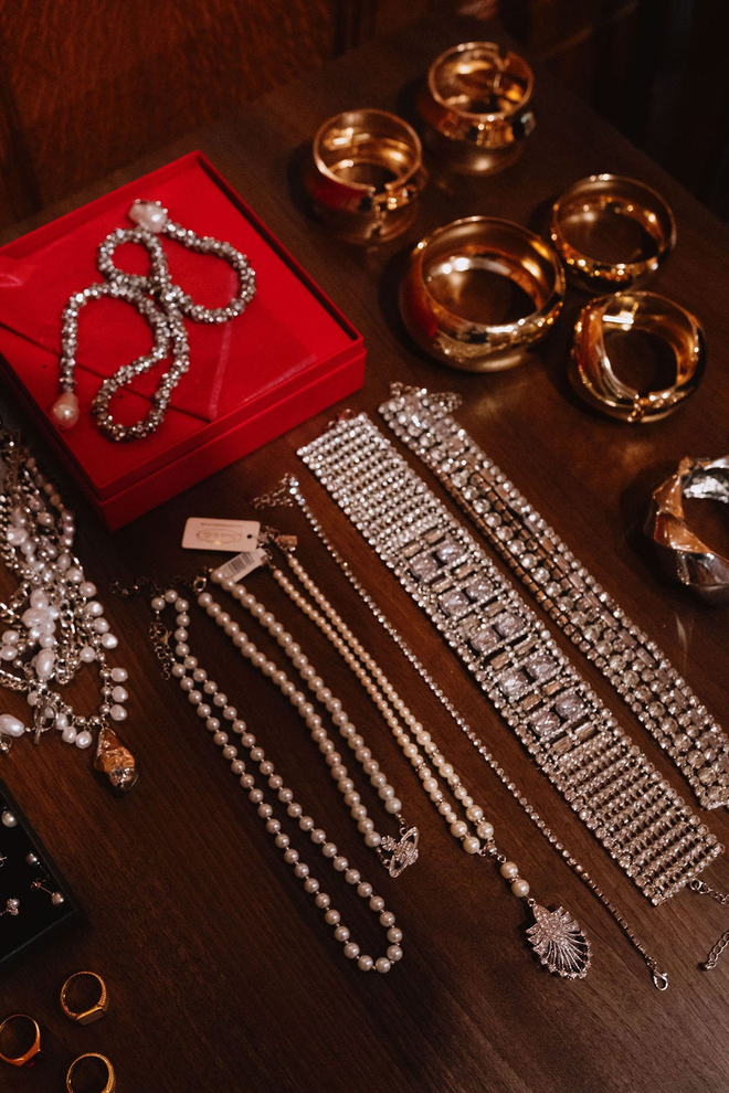 Váy cưới của con gái tỷ phú jonathan hạnh nguyễn màu trắng chủ đạo mang dấu ấn haute couture và tinh thần quý tộc ý - 3