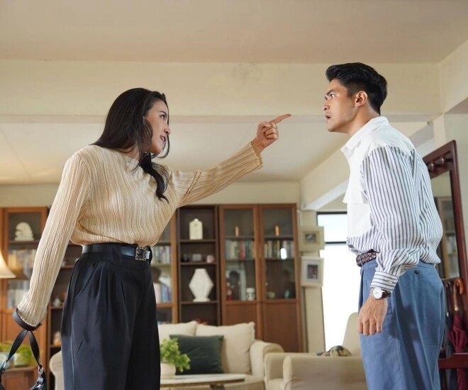 Vợ cũ lái xe sang về quê cô ấy đưa một túi đầy tiền kèm lời thỉnh cầu khiến tôi xấu hổ - 1