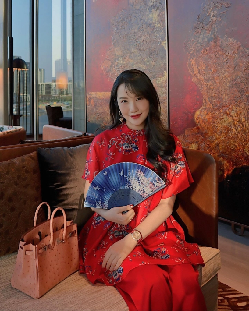 Vợ phan thành xách túi 600 triệu đồng đi du lịch - 9