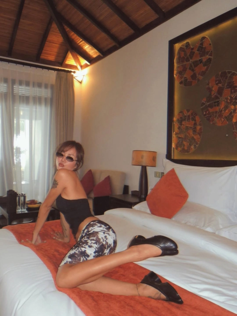 vợ quốc dân phương ly phong cách cực chiến sau nhuộm da - 1