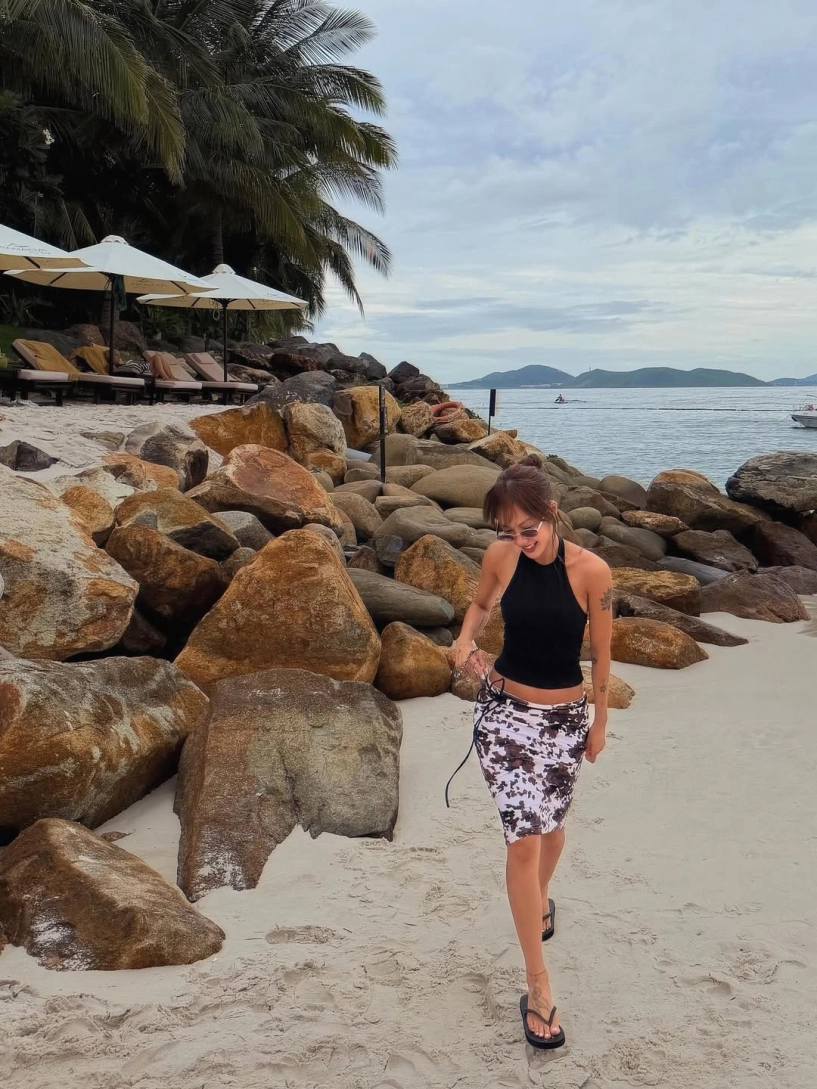 vợ quốc dân phương ly phong cách cực chiến sau nhuộm da - 5