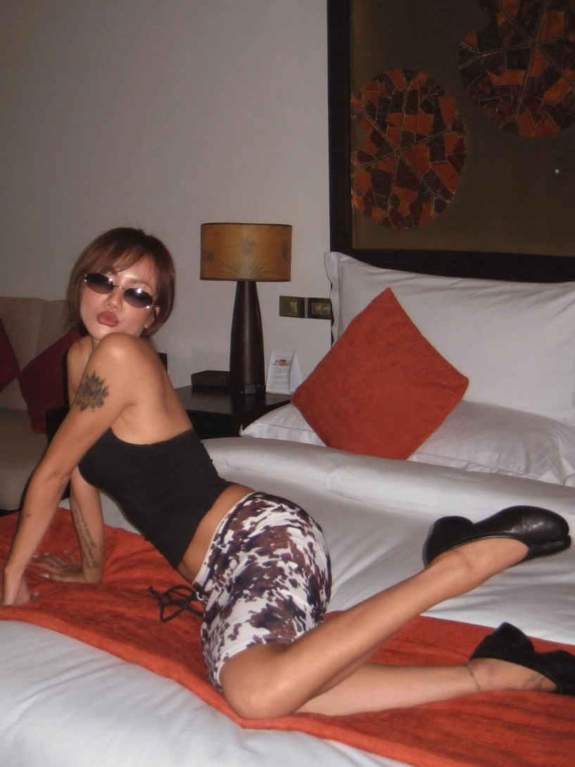 vợ quốc dân phương ly phong cách cực chiến sau nhuộm da - 8