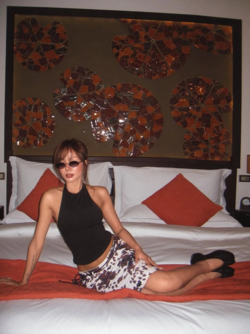 vợ quốc dân phương ly phong cách cực chiến sau nhuộm da - 9