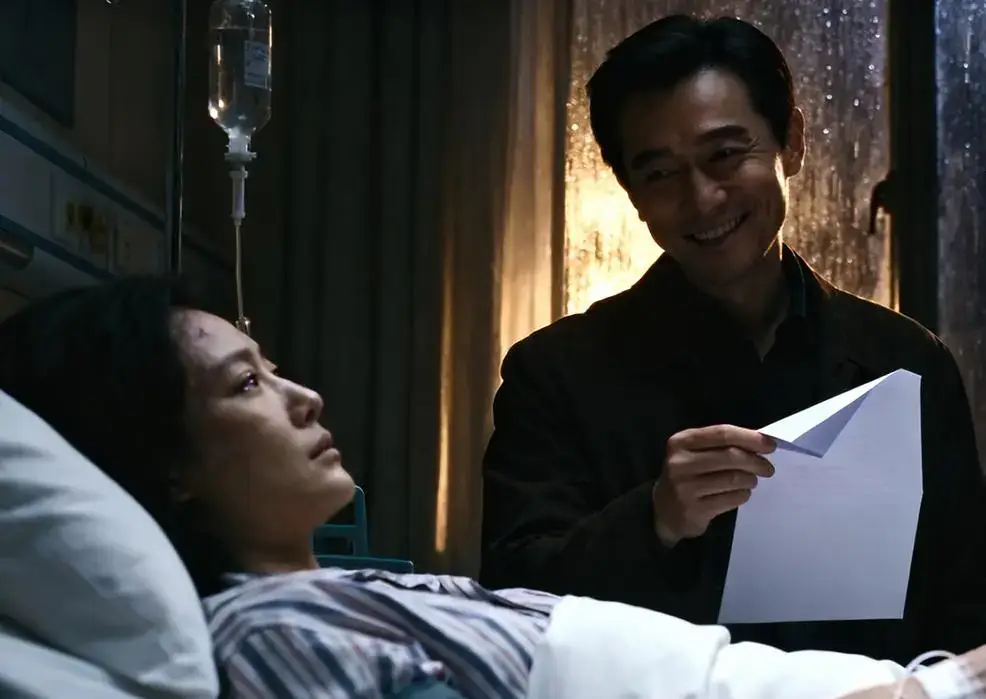 Vừa sinh con xong chồng liền đưa đơn ly hôn tôi ký không do dự nhưng 1 phút sau anh đã hối hận - 2