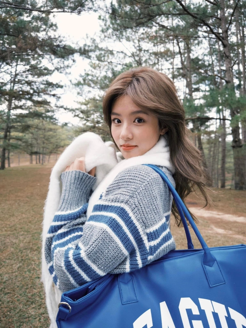 Xuất hiện chớp nhoáng nữ tiếp viên tử chiến trên không gây bão mạng - 7