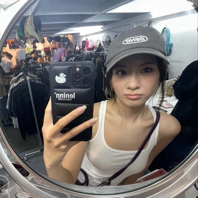 Xuất hiện chớp nhoáng nữ tiếp viên tử chiến trên không gây bão mạng - 10