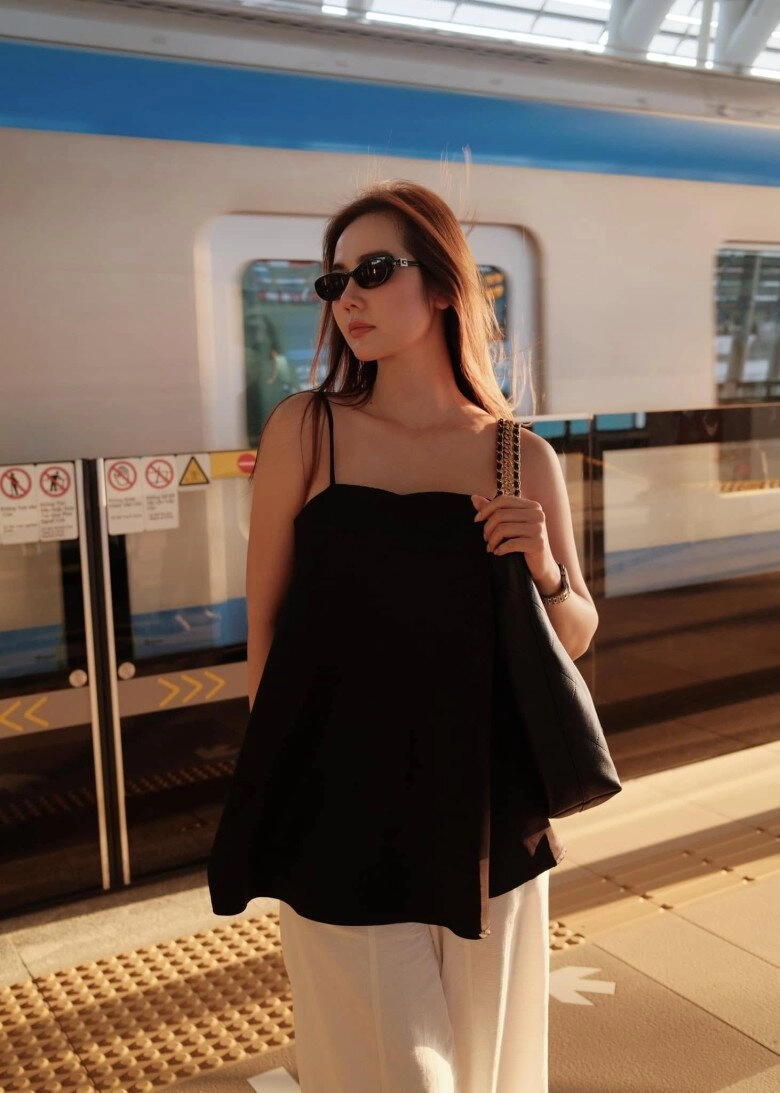 10 set đồ đen trắng mà vẫn hack tuổi của con gái nữ hoàng ảnh lịch chả trách u40 vẫn ngày càng nhuận sắc - 4