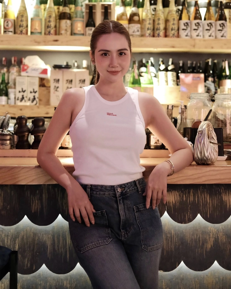 10 set đồ đen trắng mà vẫn hack tuổi của con gái nữ hoàng ảnh lịch chả trách u40 vẫn ngày càng nhuận sắc - 10