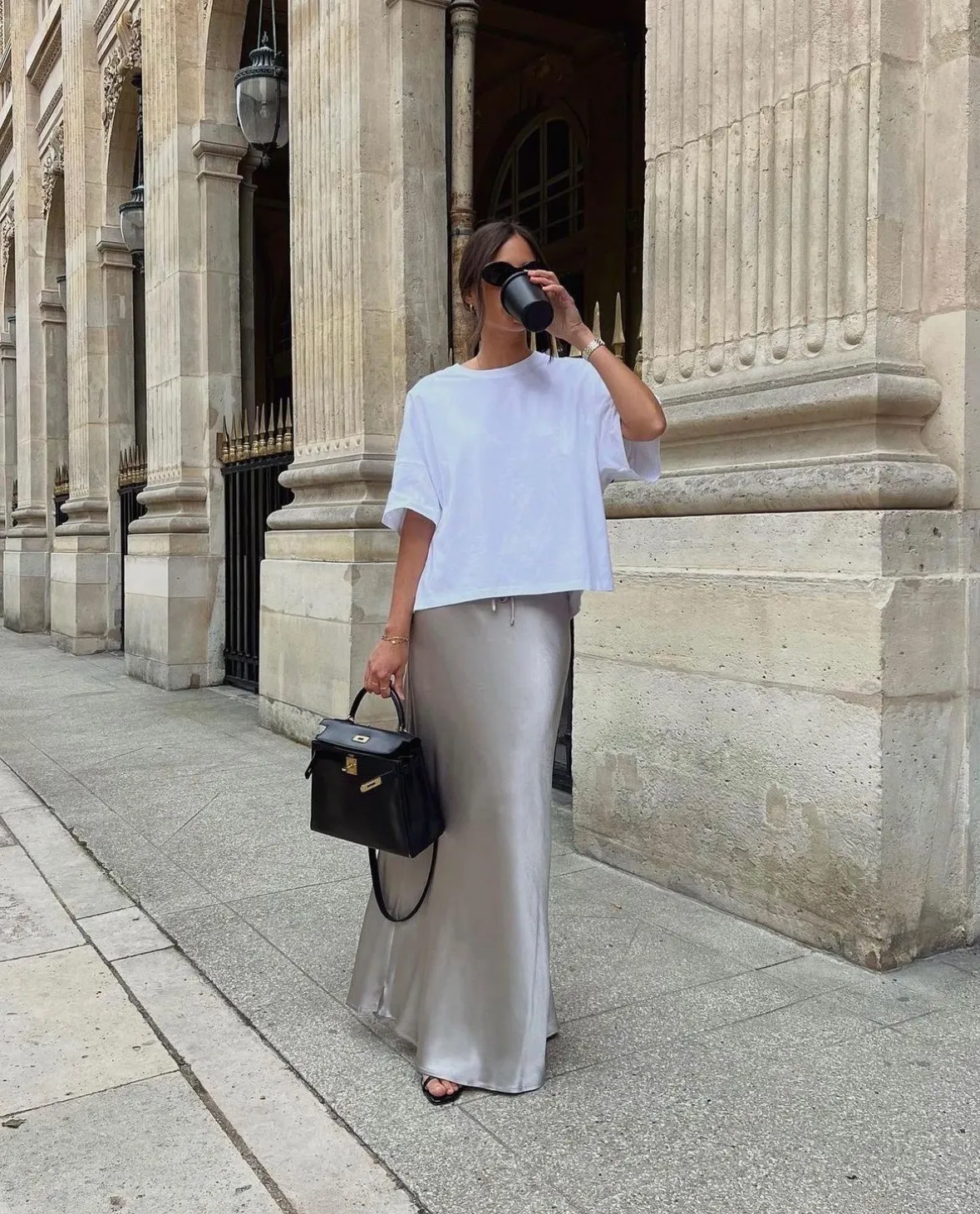 1001 cách phối đồ với chân váy lụa satin vào mùa thu không phải phụ nữ pháp vẫn sang chảnh trong từng hơi thở - 2