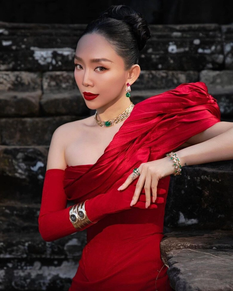 2 mỹ nhân 8x là học bá đỗ 3 trường đại học người kết hôn với chồng ấn độ người sở hữu body nóng bỏng tay - 7