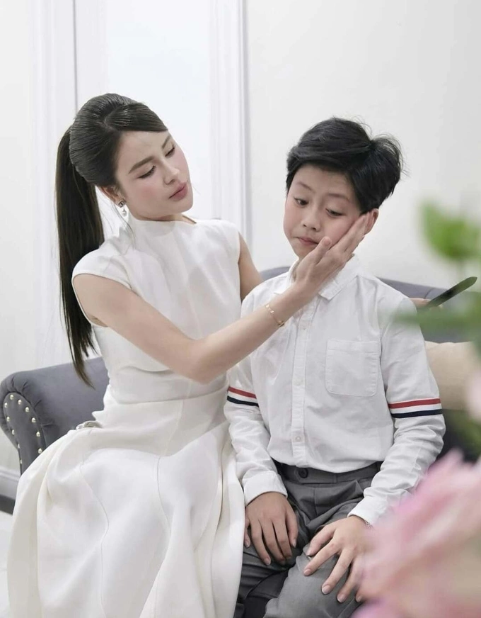 2 nữ diễn viên trùng tên con trai 11 tuổi người lấy nhân viên phát tờ rơi giờ là bà chủ trăm tỷ người quyết ở vậy nuôi con - 13