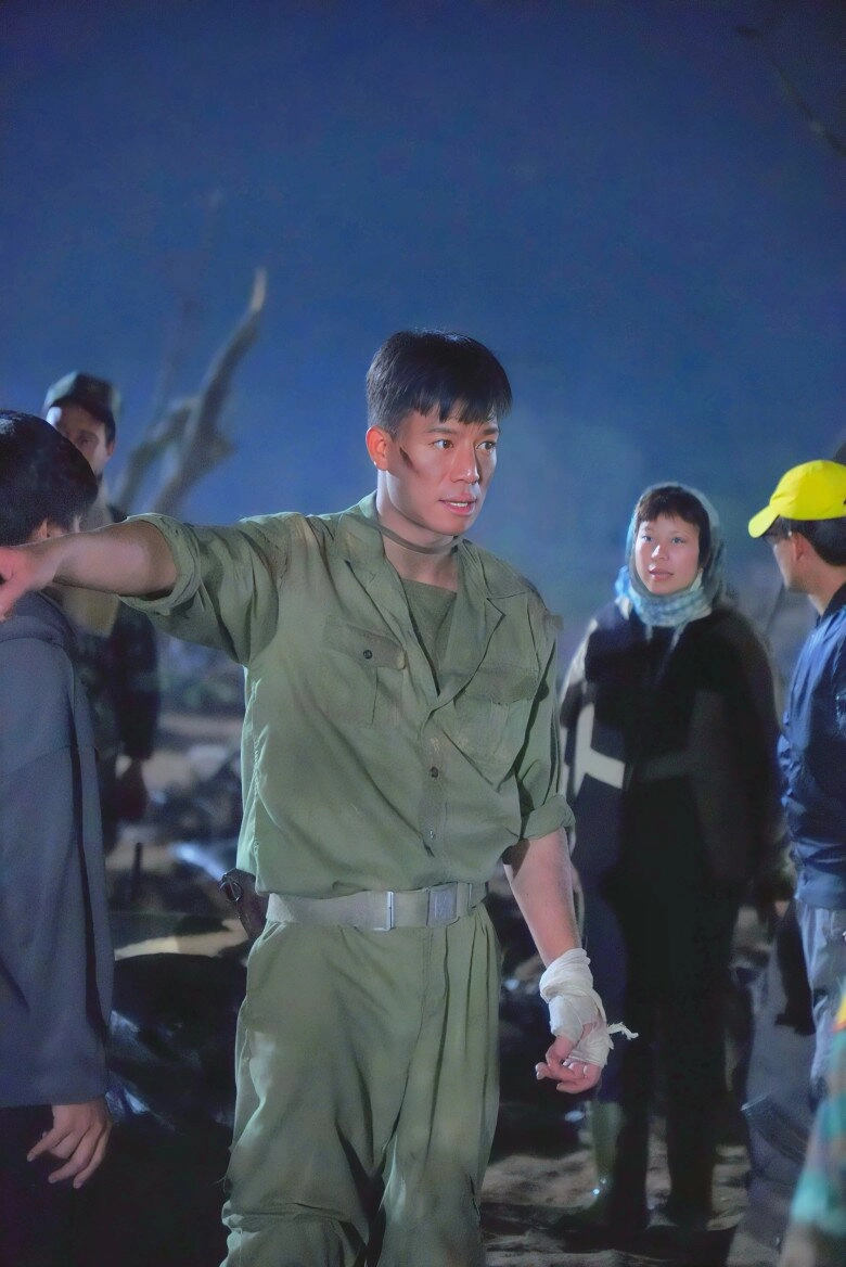 3 sao nam có thể sĩ cả đời vì đóng mưa đỏ lẫn tử chiến trên không steven nguyễn sốc khi biết em trai góp mặt - 2