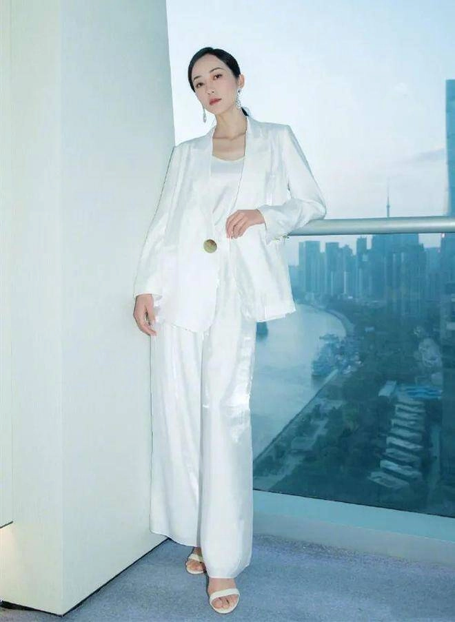 3 tuyệt chiêu mặc đồ giấu bụng cực đỉnh chị em diện vào lập tức như giảm đi 5kg dù diện đồ mỏng hay dày - 1