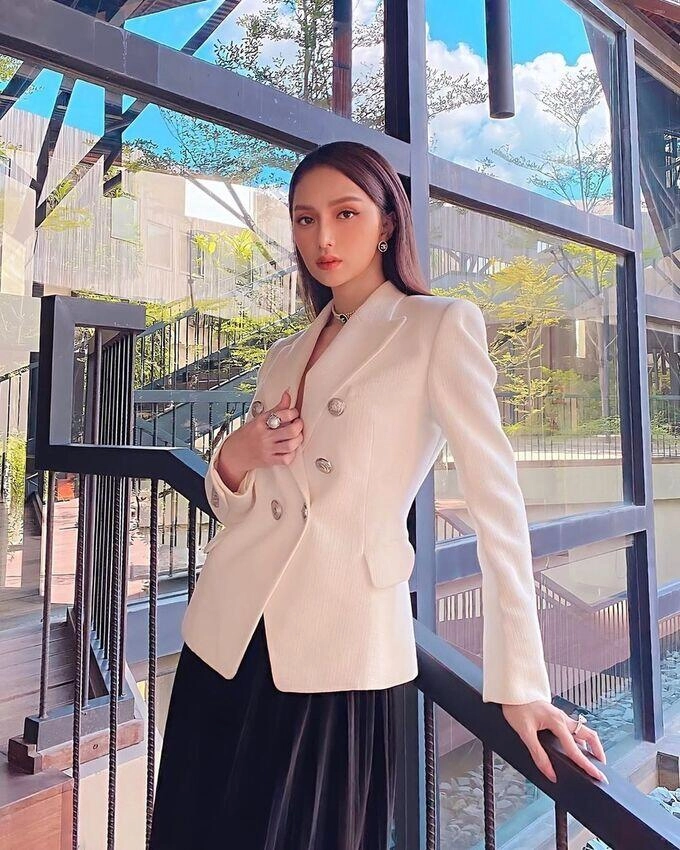 4 mẫu áo mùa thu không có điểm nào chê để phối cùng chân váy giúp chị em đẹp như có stylist riêng - 8