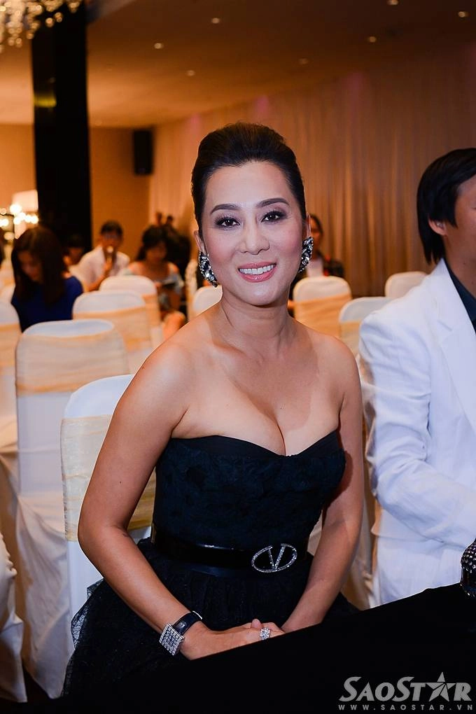 50 tuổi mc kỳ duyên vẫn sexy lấn át mọi đàn em - 11