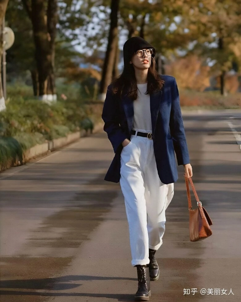 6 cách phối áo blazer với quần jeans mặc cả tuần không chán diện đi chơi hay đi làm đều đẹp không một điểm trừ - 2