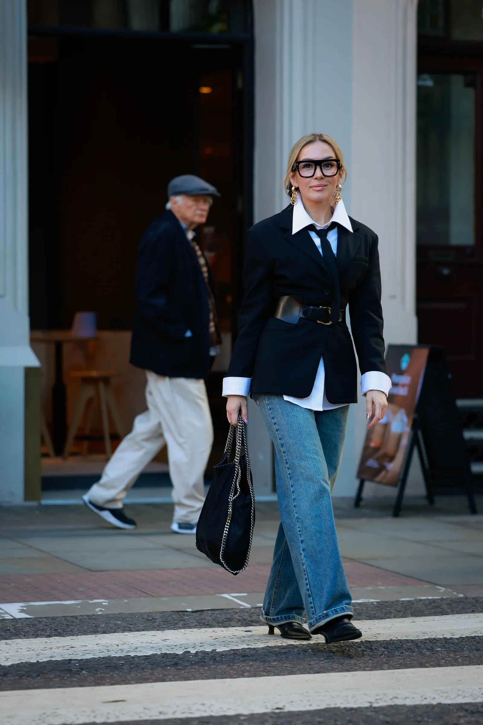 6 cách phối áo blazer với quần jeans mặc cả tuần không chán diện đi chơi hay đi làm đều đẹp không một điểm trừ - 3