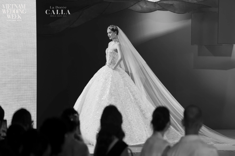 Á hậu cẩm ly đốn tim khán giả khi hóa thân thành cô dâu xinh đẹp trong calla show 2025 - 2