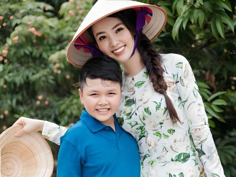 Á hậu thụy vân sinh con thứ 2 với đại gia kín tiếng quý tử đầu lòng 13 tuổi lên chức anh trai - 9