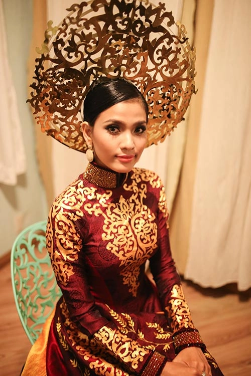 Á hậu trương thị may mặc lại áo dài từng thi miss universe 2013 - 5