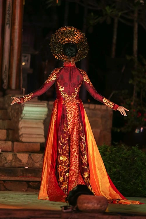 Á hậu trương thị may mặc lại áo dài từng thi miss universe 2013 - 6