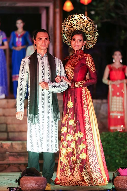 Á hậu trương thị may mặc lại áo dài từng thi miss universe 2013 - 8