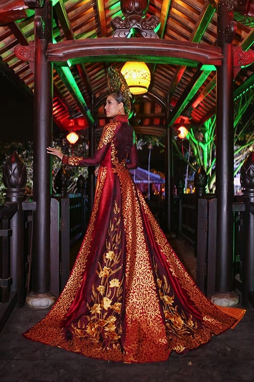 Á hậu trương thị may mặc lại áo dài từng thi miss universe 2013 - 9