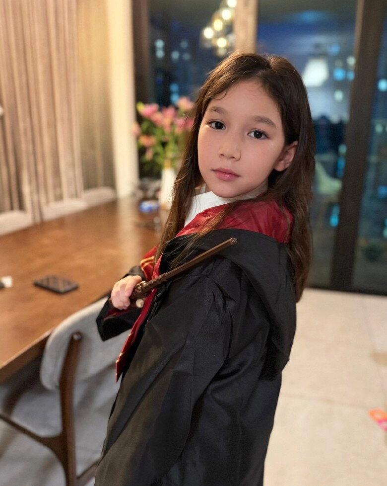 Ái nữ hà anh ngày bé cực yêu nay trổ nét như hoa hậu nhí gương mặt chuẩn tây giống bố nhiều hơn mẹ - 2