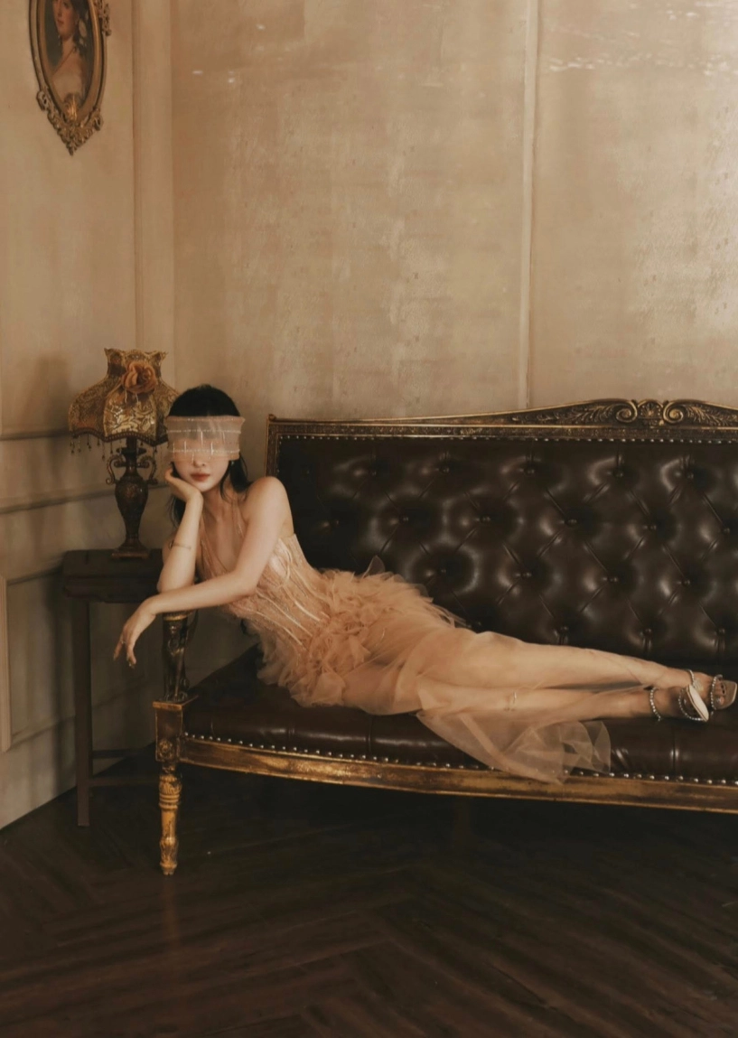 Bà xã đại gia minh nhựa chăm diện đồ xuyên thấu khoe dáng cực đỉnh ở tuổi u40 - 3