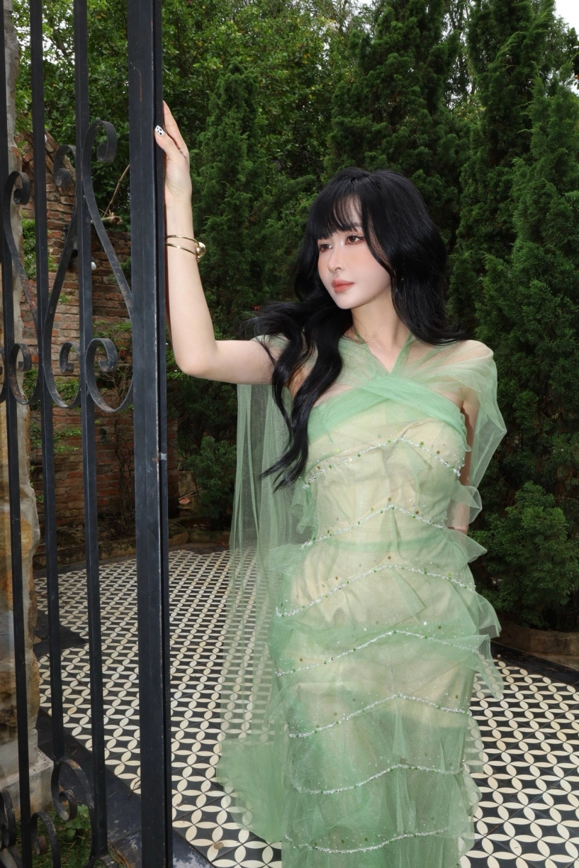 Bà xã đại gia minh nhựa chăm diện đồ xuyên thấu khoe dáng cực đỉnh ở tuổi u40 - 7