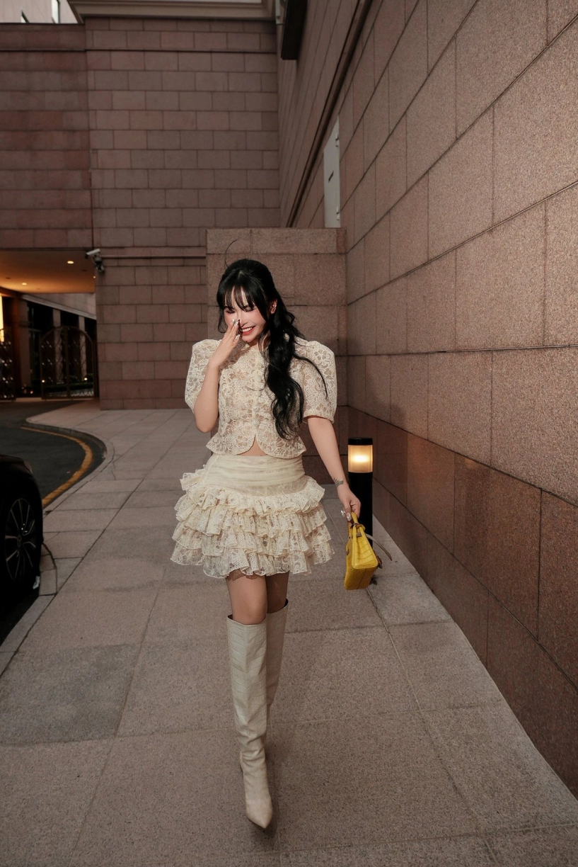 Bà xã đại gia minh nhựa chăm diện đồ xuyên thấu khoe dáng cực đỉnh ở tuổi u40 - 9