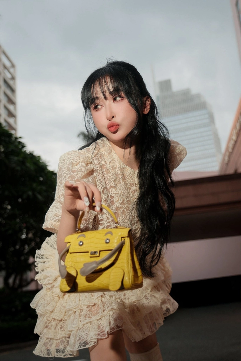 Bà xã đại gia minh nhựa chăm diện đồ xuyên thấu khoe dáng cực đỉnh ở tuổi u40 - 10