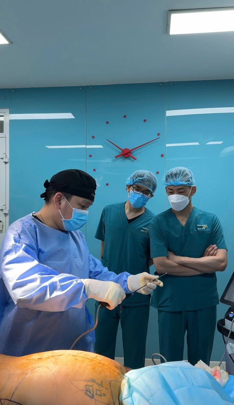 Bác sĩ nguyễn thiện khanh đại diện việt nam duy nhất diễn thuyết tại inmode summit 2025 ở tây ban nha - 5