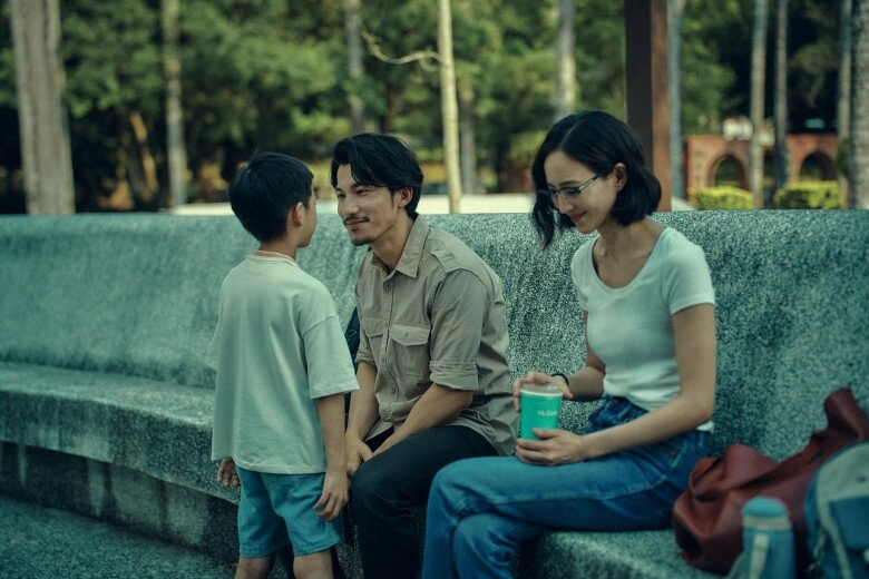 Bác sĩ tha hương phim về lao động nhập cư khiến liên bỉnh phát thức trắng để học thoại 3 thứ tiếng nay làm nên lịch sử - 3