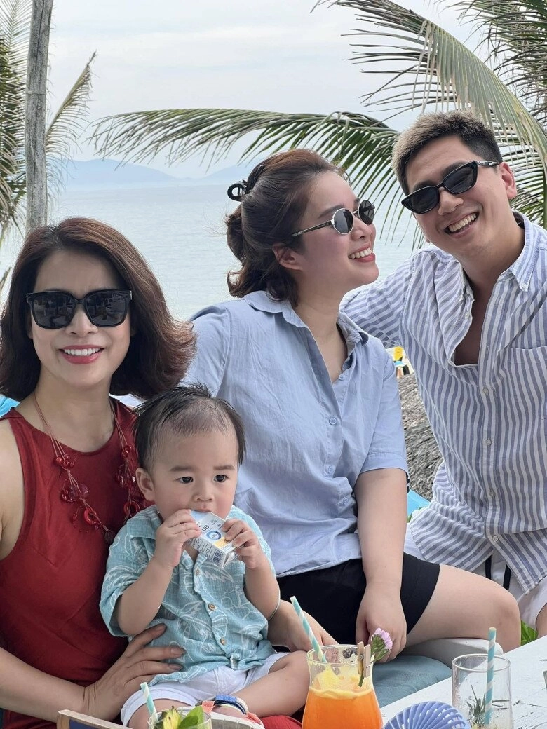 Bạn gái kém 17 tuổi của nsưt chí trung tự hào khoe con gái học giỏi ái nữ xinh xắn chuẩn gen mẹ á hậu - 2