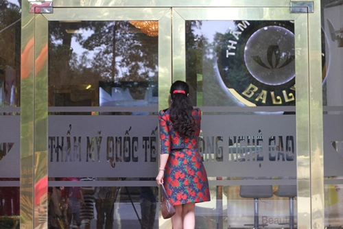 Bắt gặp ốc thanh vân trốn chồng con ra hà nội làm đẹp - 4