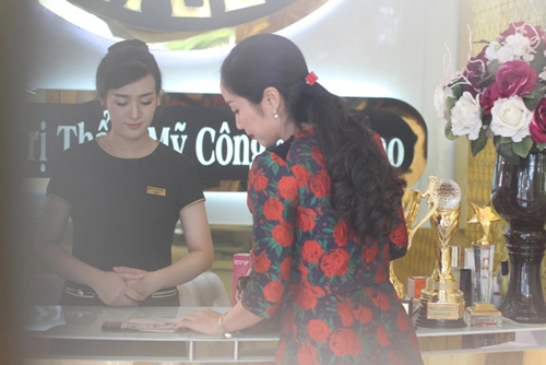 Bắt gặp ốc thanh vân trốn chồng con ra hà nội làm đẹp - 7