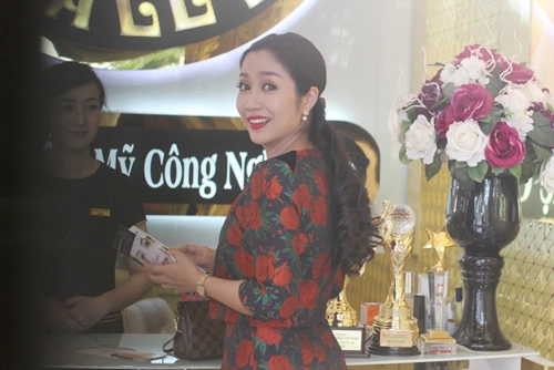 Bắt gặp ốc thanh vân trốn chồng con ra hà nội làm đẹp - 8