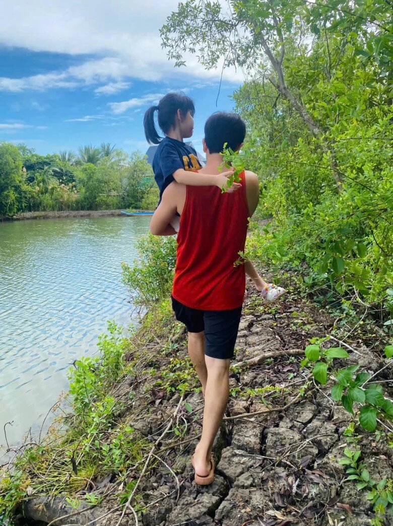 Bé sumi nhà phượng chanel khoe mình là con gái quách ngọc ngoan xin bố đưa đi gặp thần tượng phương mỹ chi - 6